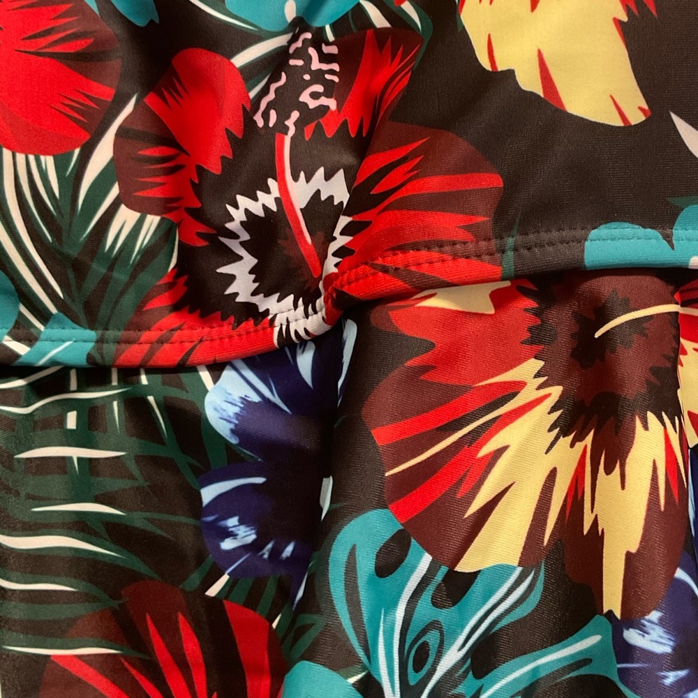 Flower Pattern Swim Top - Picture 2 of 4